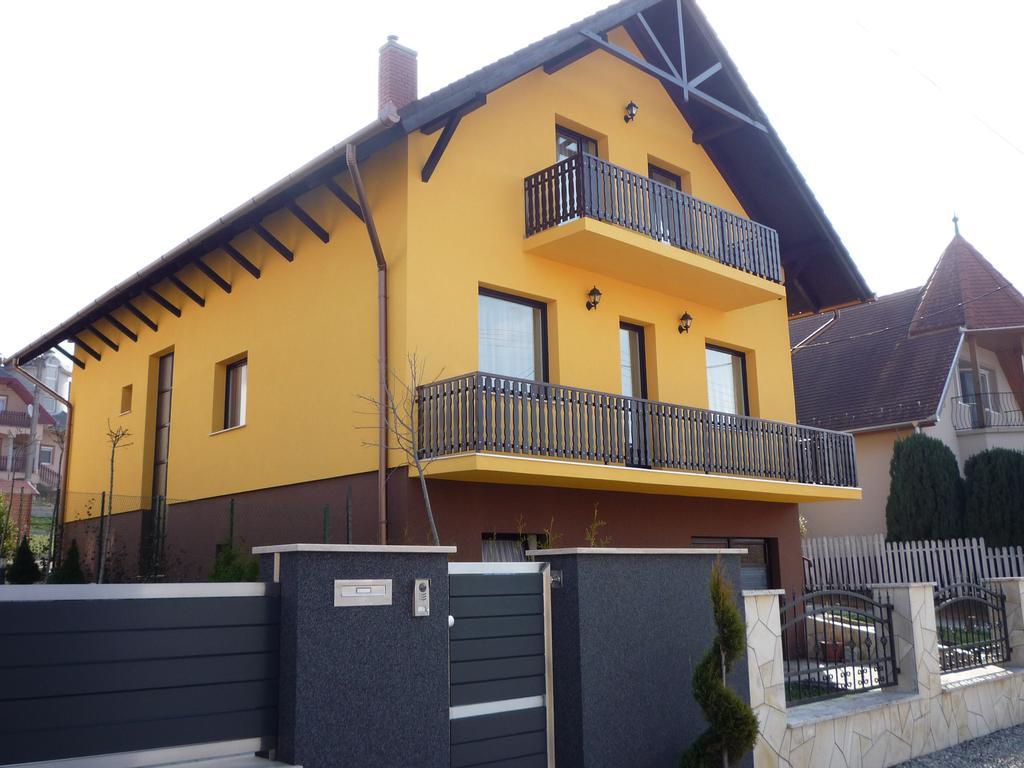 Apartmanhaz King *